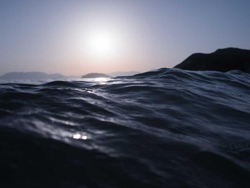 No, it'll never do to hold it. As soon as she.